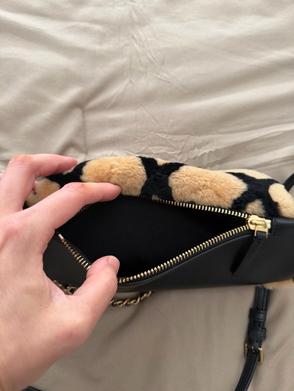 Tory Burch Fleming Shearling Crossbody Belt Bag - Picture 9 of 11